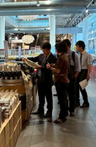 イタリアの高級食品店、日本コーナー視察