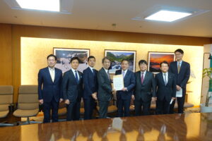 260413環境・温暖化対策調査会、環境部会、経済産業部会環境大臣への提言申し入れ